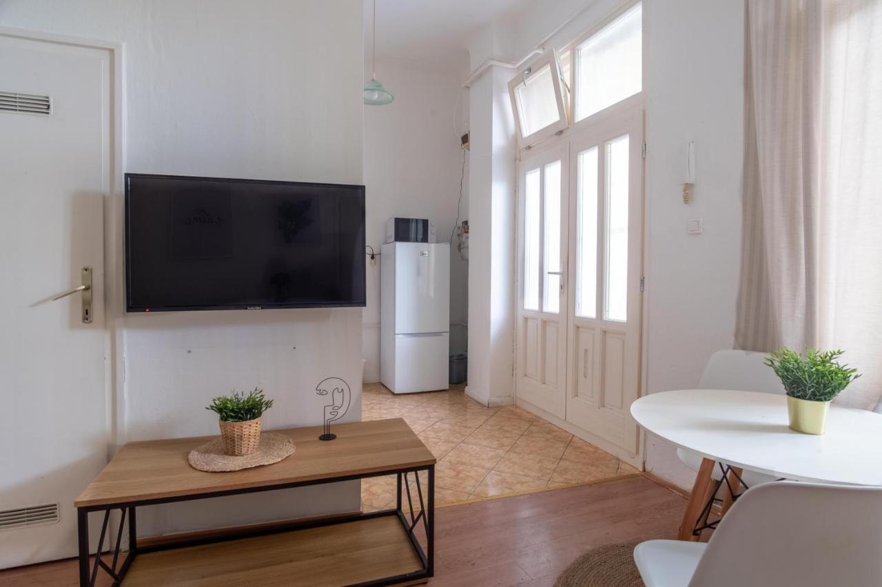 Very Central 1-Br Apt With Patio Apartman Budapest Kültér fotó
