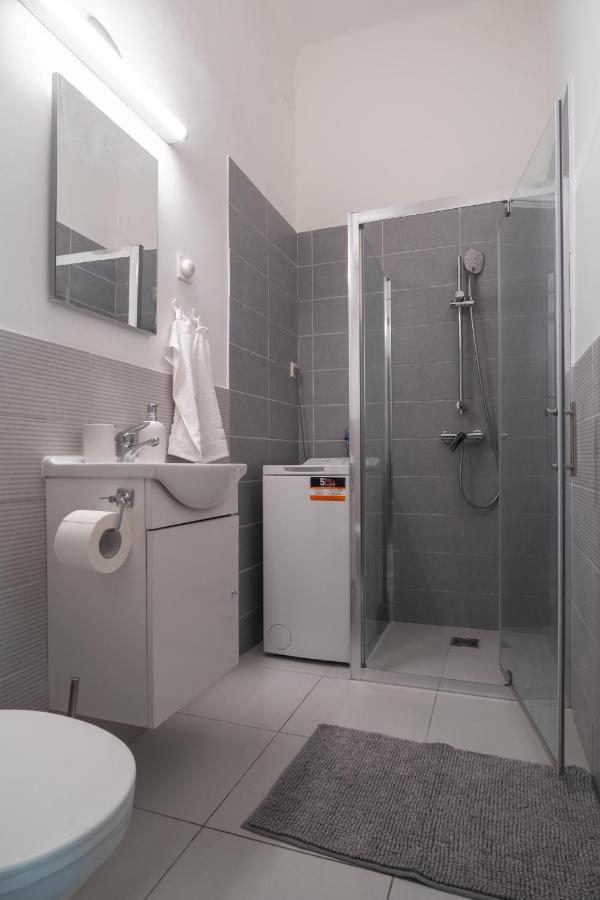 Very Central 1-Br Apt With Patio Apartman Budapest Kültér fotó