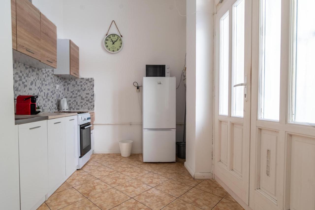 Very Central 1-Br Apt With Patio Apartman Budapest Kültér fotó