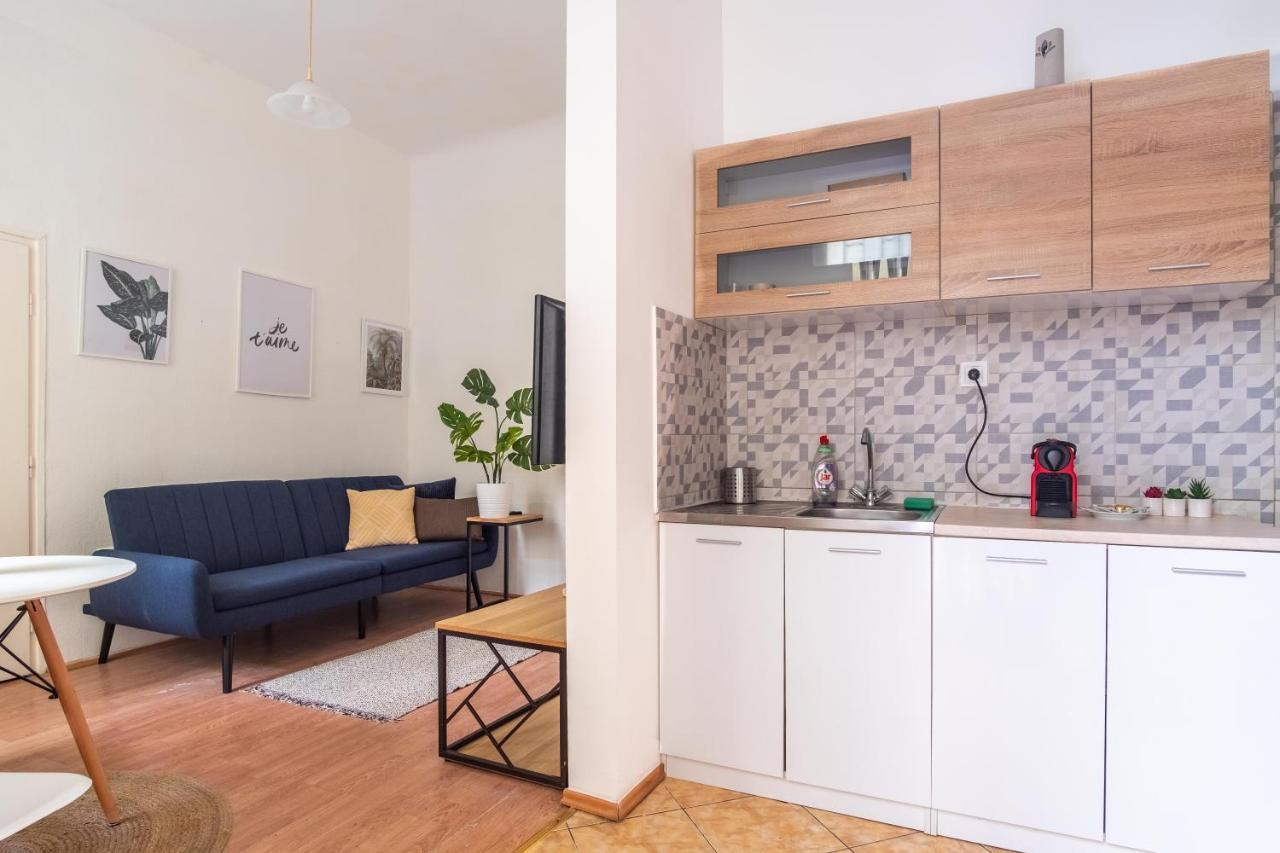 Very Central 1-Br Apt With Patio Apartman Budapest Kültér fotó